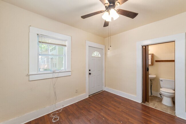 Building Photo - 1022 NW 3rd Ave