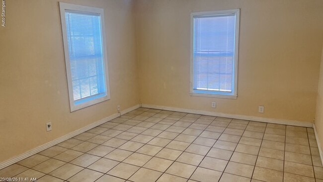 Building Photo - 509 Jordan Ln