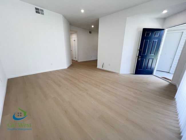 Building Photo - $2,995 - Updated 2 Bed/2 Bath Condo in a Gated Community of the Fairgrounds Neighborhood!