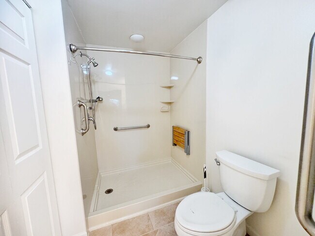 Building Photo - Las Palmas! 2 Bedroom | 2 Bathroom | Garage!