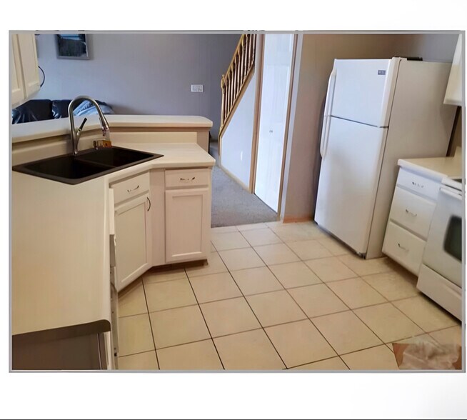 Building Photo - 1019 NE Greenview Dr