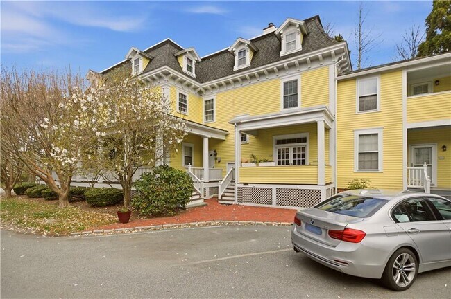 Building Photo - 364 Bellevue Ave