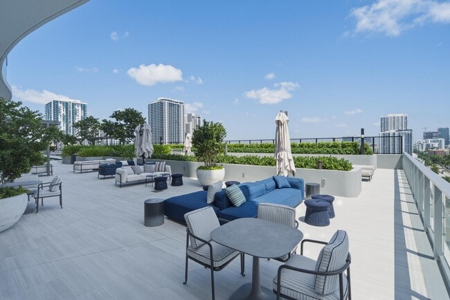 Building Photo - 1400 Biscayne Blvd