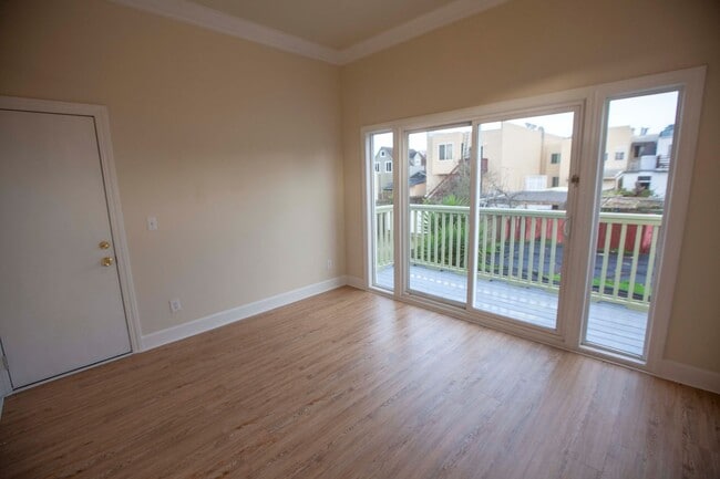 Building Photo - House for rent, Updated 4BR+2 extra BR/Den/Offices/Family Rooms & 3BA in Ingleside!