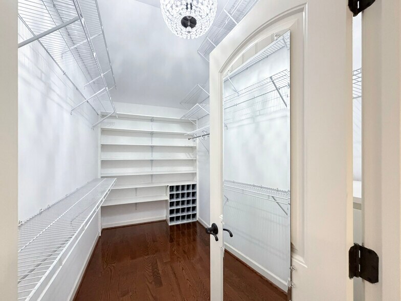 Building Photo - 5604 Pine Rock Ct