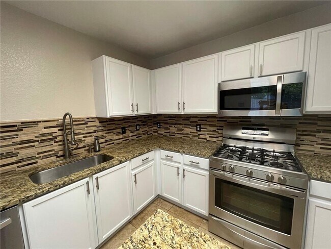 Building Photo - 102 Brentwood Dr