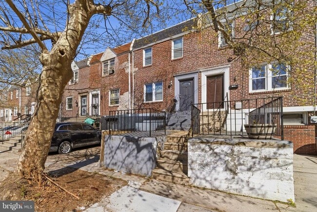 Building Photo - 1063 S Merrimac Rd