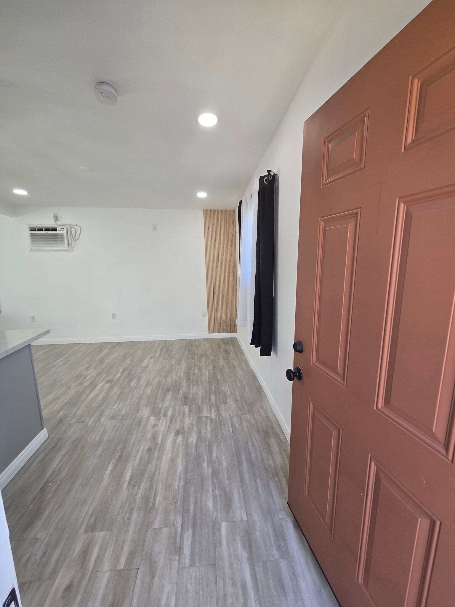 Building Photo - 1943 Claudina Ave