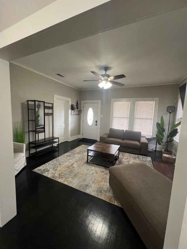 Building Photo - 807 Rigsby Ave
