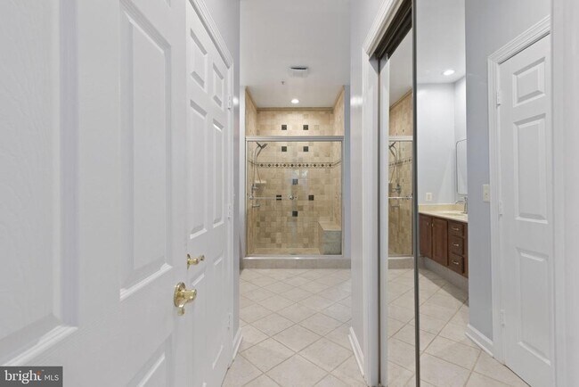 Building Photo - 1725 Gatehouse Ct