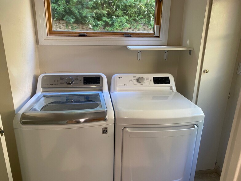 Laundry - 4421 Grimes Pl