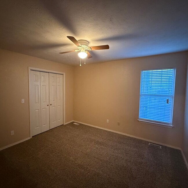 Building Photo - 2 bedroom 2 bath duplex in Nixa available now