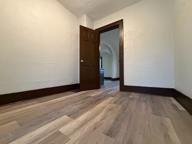 Building Photo - Affordable 1-Bedroom Apartment | Utilities Included | No Laundry