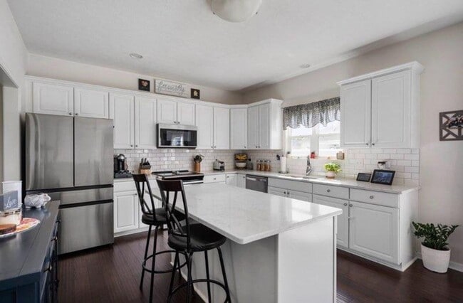 Building Photo - Luxury Living That's Worth the Wait!! COMING IN NOVEMBER