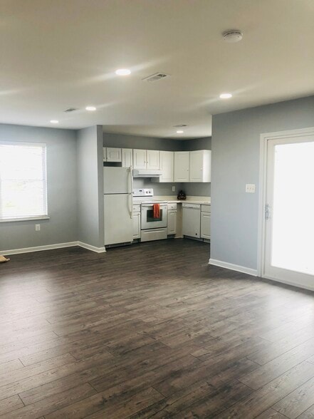 Eating area & kitchen - 1401 Key Pkwy