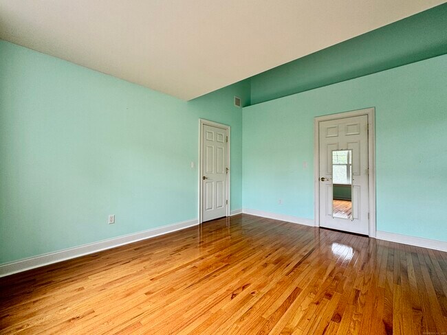Building Photo - 14 Park Pl Cir