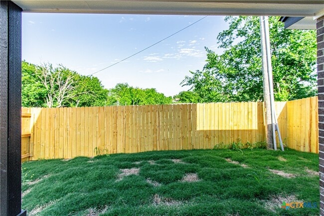 Building Photo - 806 Meadow Cir
