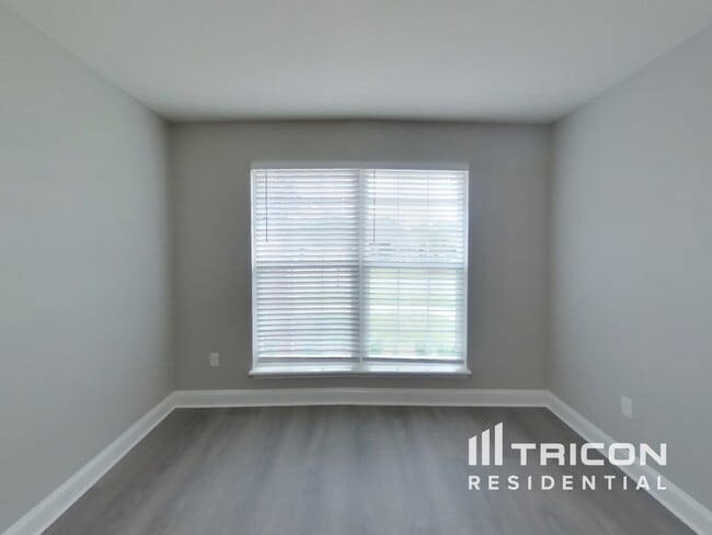 Building Photo - 2053 Jomil Ct