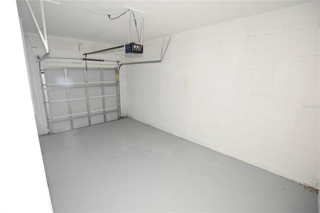 Building Photo - 458 Lake Shore Pkwy