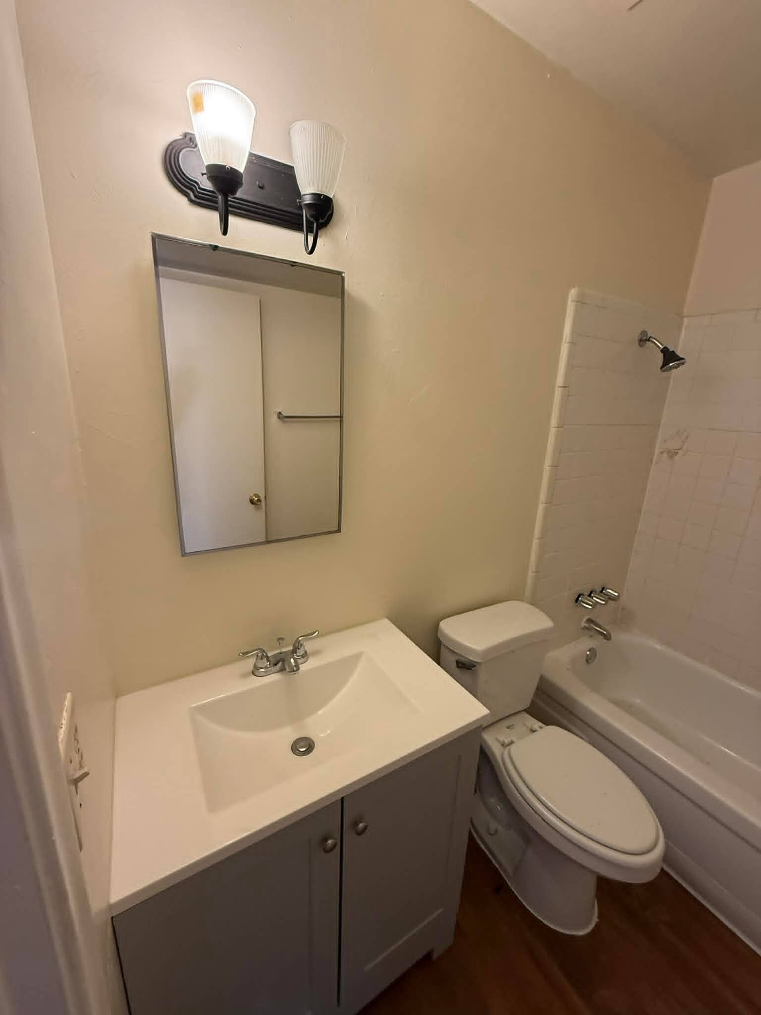 Building Photo - 1518 E Hedrick Dr