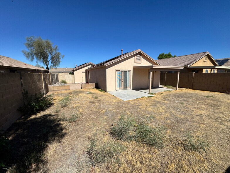 Building Photo - 11361 W Loma Blanca Dr