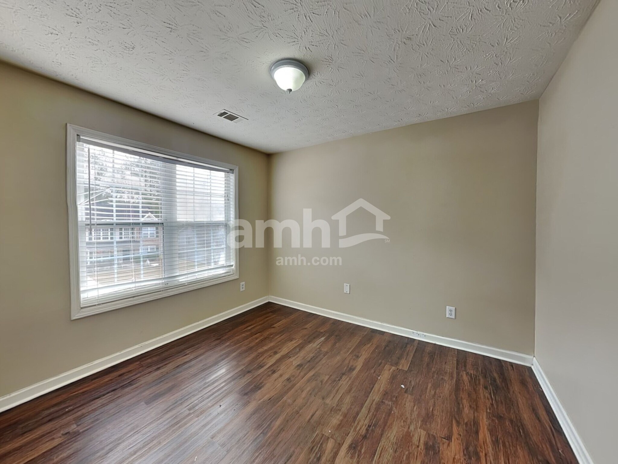 Building Photo - 682 Simon Park Cir