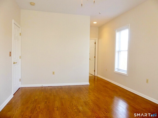 Building Photo - 105 Richards Ave