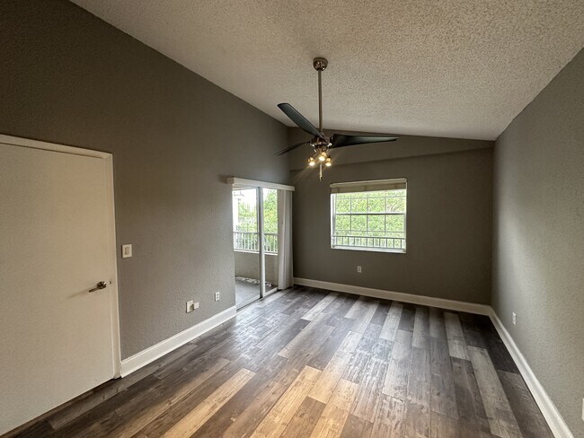Building Photo - 2871 N Oakland Forest Dr