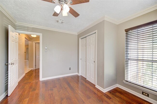 Building Photo - 4705 Dogwood Dr