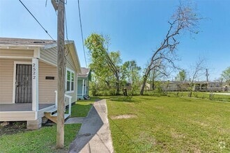 Building Photo - 2528 Campbell St