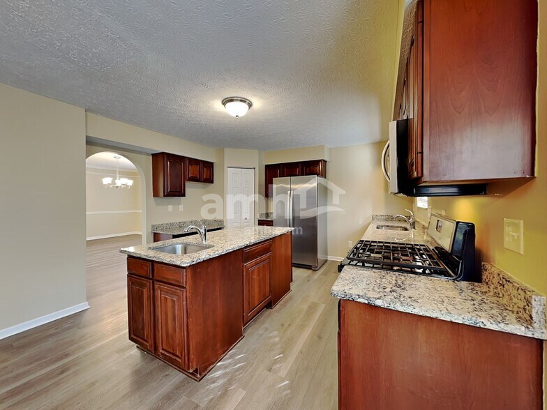 Building Photo - 80 Simsbury Ct