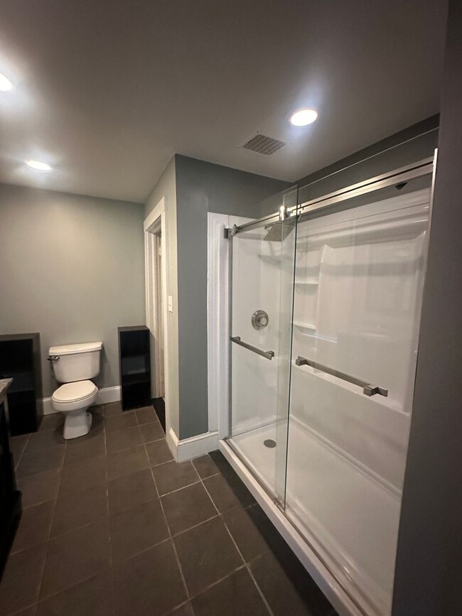 Building Photo - Gorgeous 3 Bed 2 Bath Haymount Home