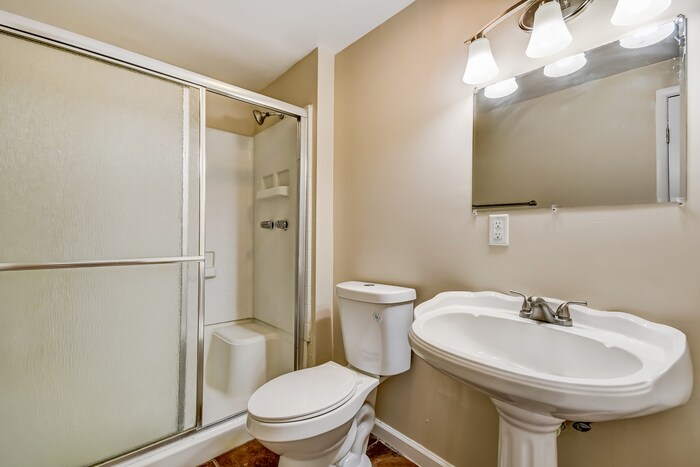 Building Photo - 1035 Barclay Dr
