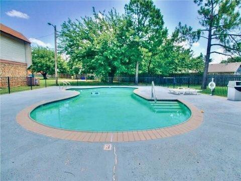 Building Photo - 401 SE 12th St