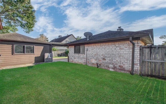 Building Photo - 11527 Sagewillow Ln