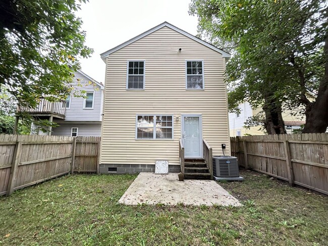 Building Photo - Welcome to this charming home in Norfolk, ...