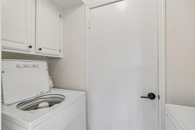 Building Photo - 11819 Red Oak Way