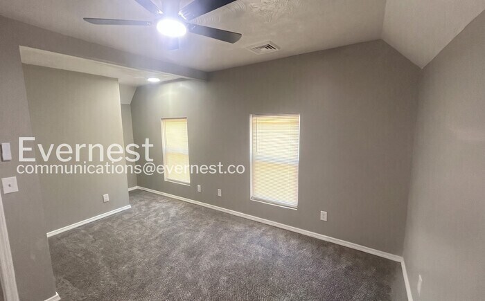 Building Photo - 1265 E 99th St