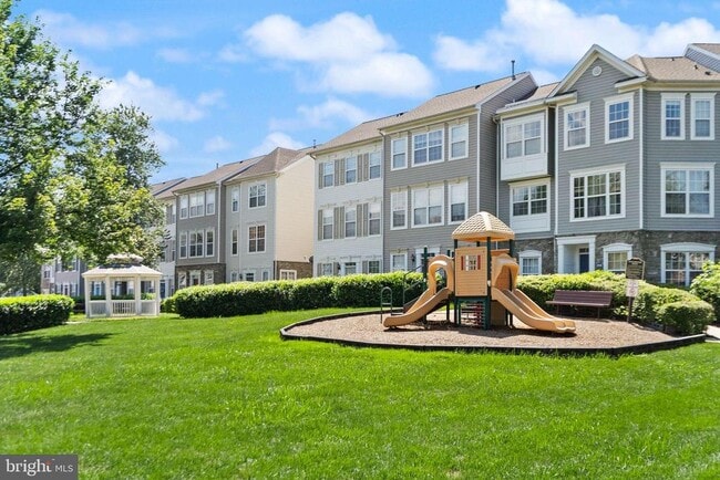 Building Photo - 21764 Dragons Green Square