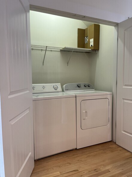 Building Photo - 527 Dubois Court