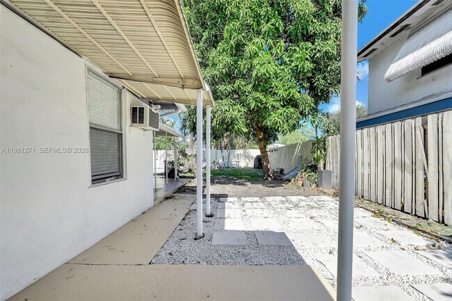 Building Photo - 2419 Coolidge St