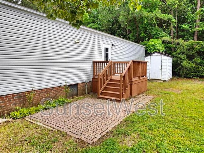 Building Photo - 613 Sunshine Dr