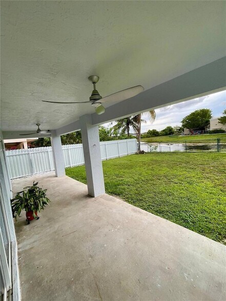 Building Photo - 4101 SW 148th Pl