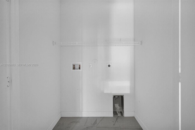 Building Photo - 1130 SW 6th Ct