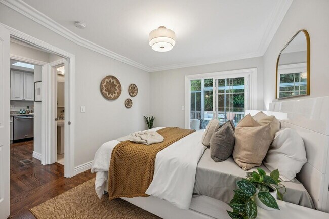 Building Photo - Beautiful 3 Bedroom 2 Bathroom Single Fami...