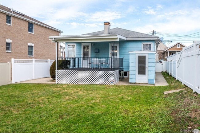 Building Photo - 10 Pell Pl