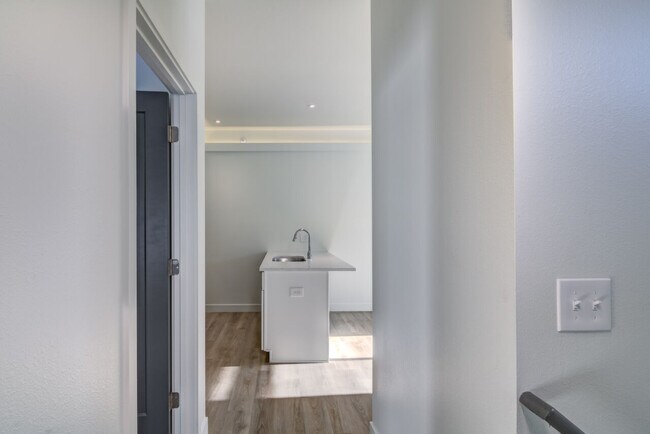 Building Photo - 3265 Fairfax St