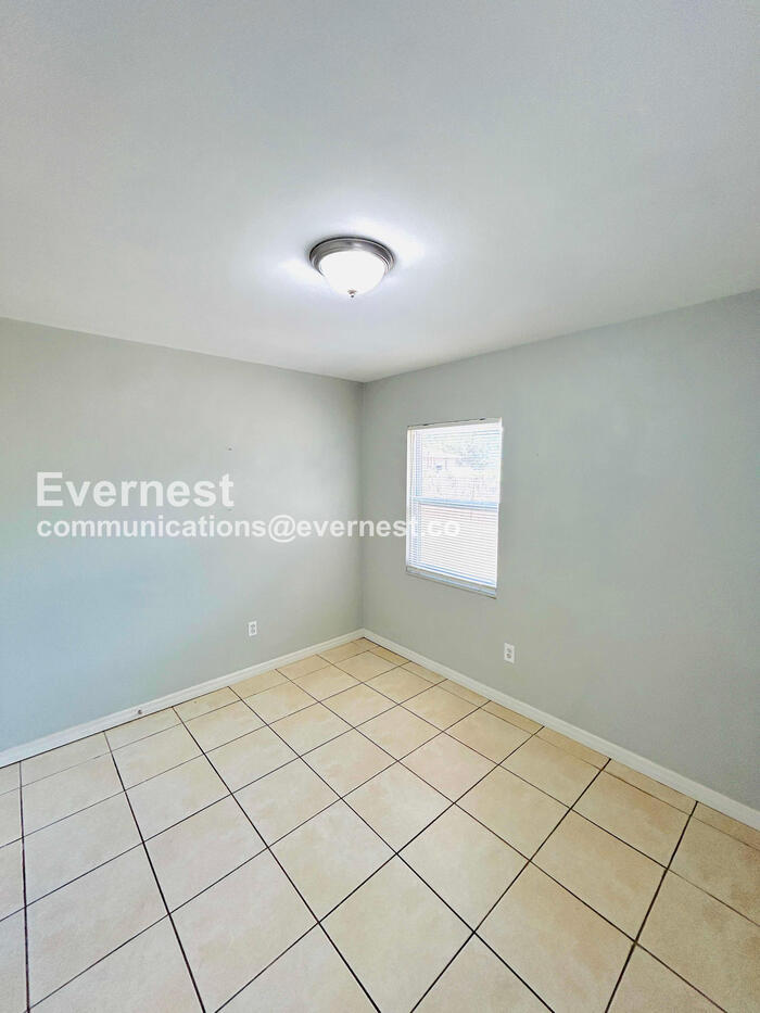 Building Photo - 3019 W Meadow St