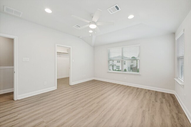 Building Photo - Modern 3 Bedroom, 2.5 Bath Townhome in a Gated Community for Lease!