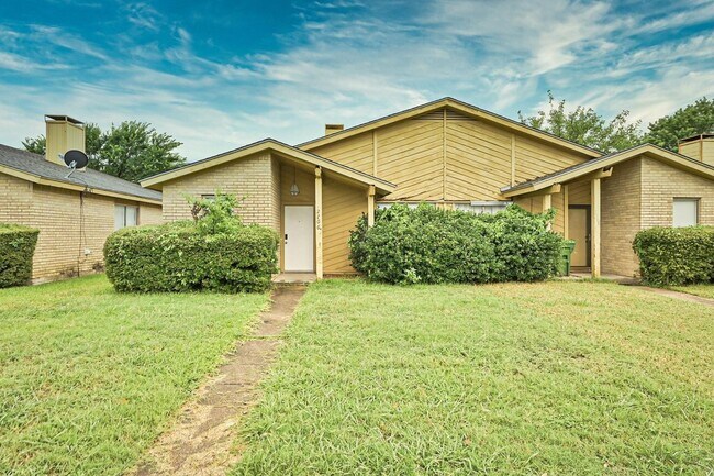 Building Photo - 2704 St George Pl